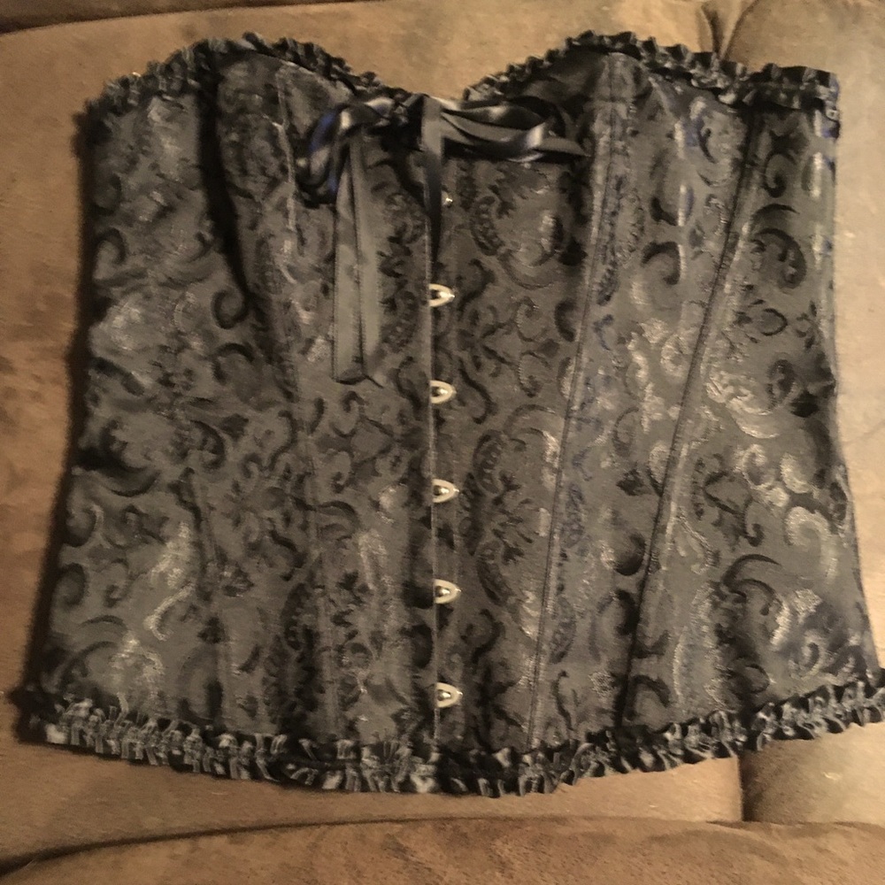 Black Corset w/Metal Boning. NEVER WORN!